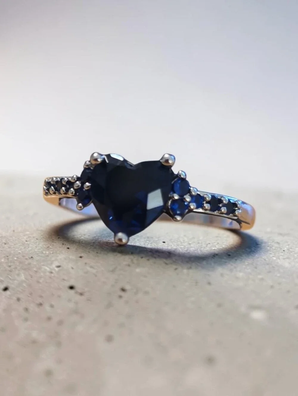 Nwt Sassified Boutique Heart-Cut Blue Sapphire  Colored Halo Ring